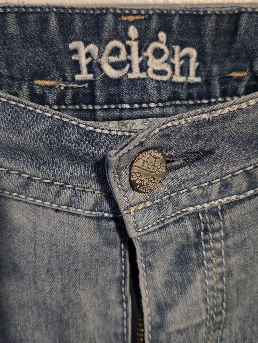 Reign Denim Jeans in Light Blue Wash